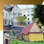 Групповя фотография обустроенного двора